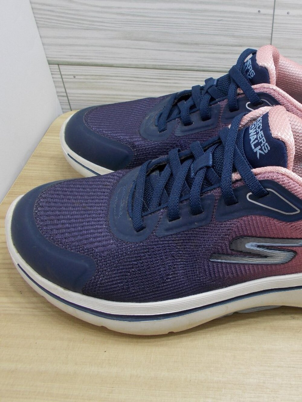 Skechers Go Walk Arch Fit 2.0 Navy Pink Women's 8 Shoes 125333-NVPK